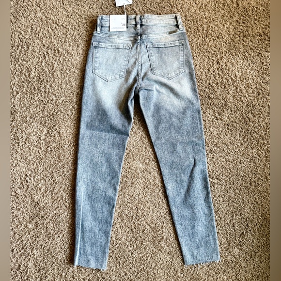KanCan Distressed Gray Slightly Cropped Skinny Jeans - Women's Size 3/26 - Picture 3 of 4